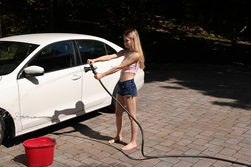 Эмилия, 23 года, 0 размер груди